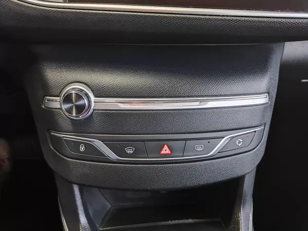 Peugeot 308 SW 2018 - 8950 EUR, 229000 km - AUTO.MOTO.pt - 229000km - foto 32 de 37