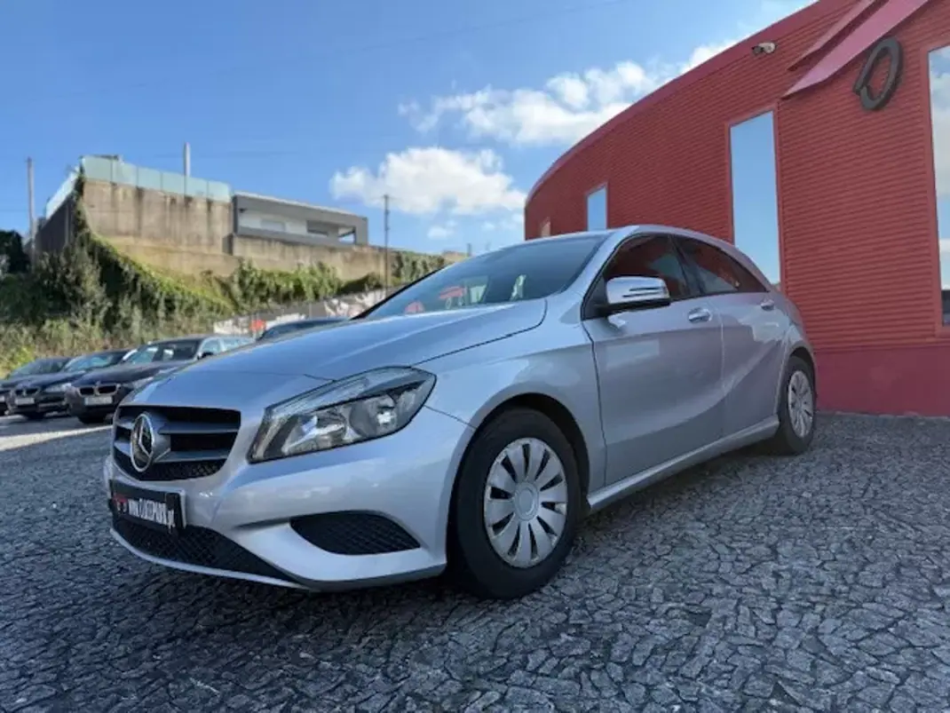 Mercedes-Benz A 160 2014 - 11900 EUR, 220000 km - AUTO.MOTO.pt - 220000km - foto 4 de 9