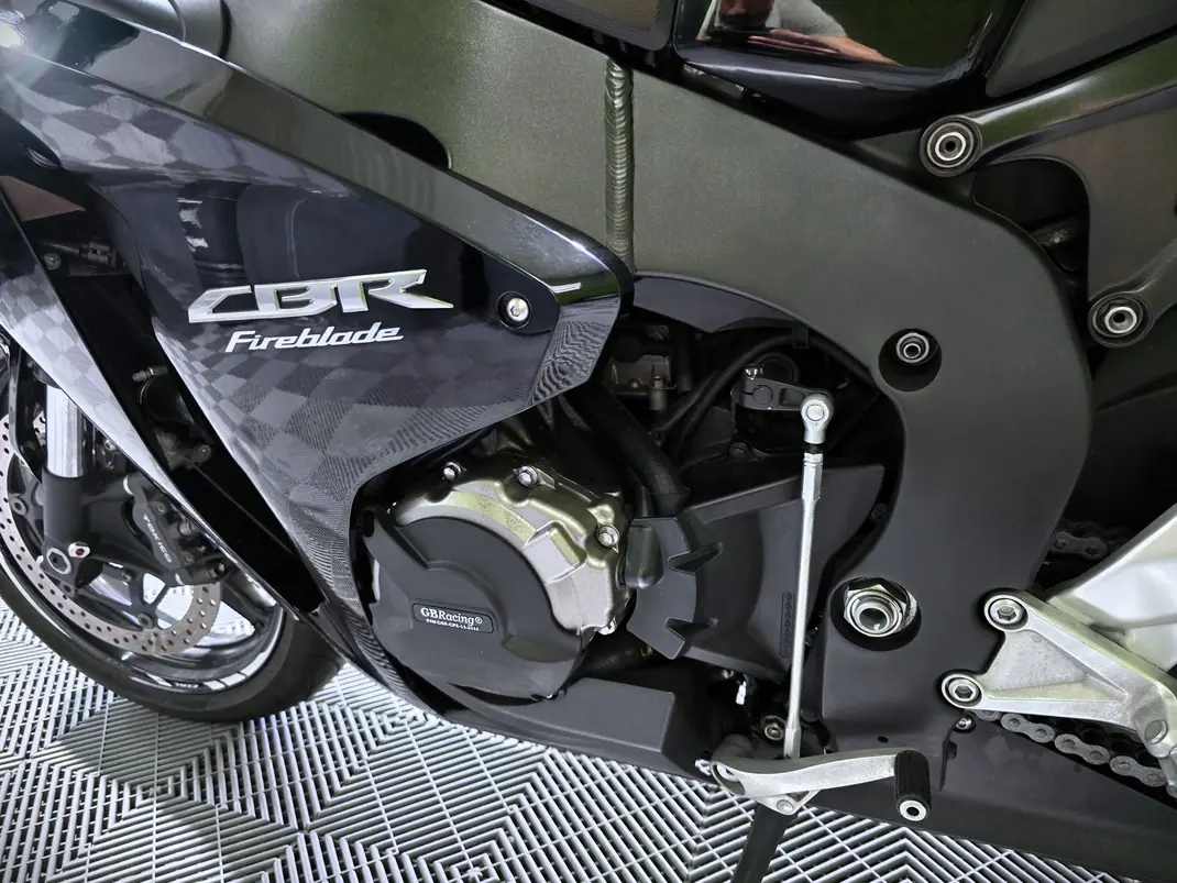 Honda CBR 1000RR 2008 - 8950 EUR, 32000 km - AUTO.MOTO.pt - 32000km - foto 14 de 15