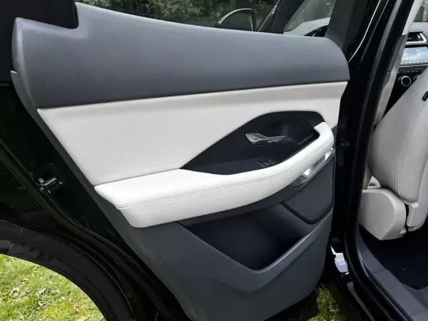 Jaguar E-Pace 2018 - 29750 EUR, 77000 km - AUTO.MOTO.pt - 77000km - foto 35 de 53