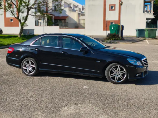 Mercedes-Benz E 250 2010 - 13750 EUR, 275000 km - AUTO.MOTO.pt - 275000km - foto 9 de 17