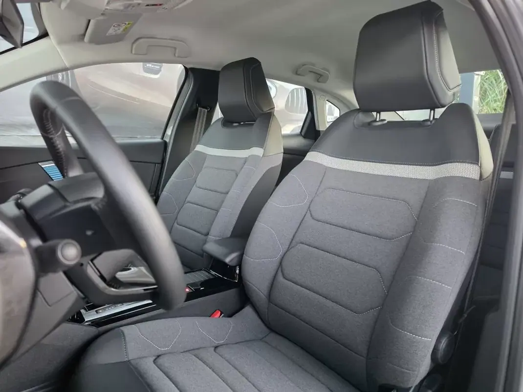 Citroën e-C4 X 2025 - 23990 EUR, 12000 km - 12000km - foto 5 de 16