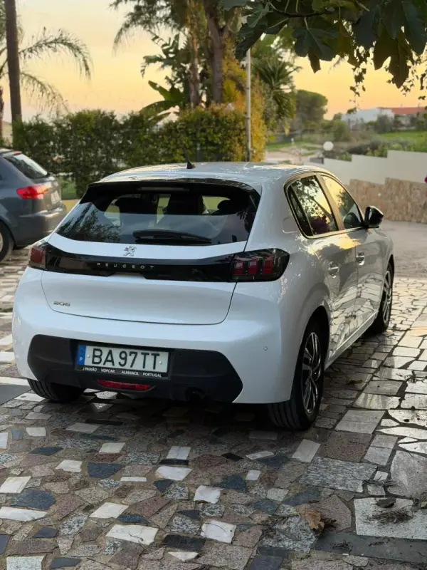 Peugeot 208 2023 - 15900 EUR, 42978 km - AUTO.MOTO.pt - 42978km - foto 6 de 10