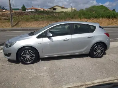 Opel Astra 2013 - 9900 EUR, 179980 km - AUTO.MOTO.pt - 179980km - foto 6 de 35