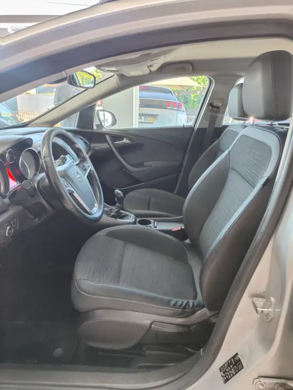 Opel Astra Sports Tourer 2015 - 8350 EUR, 208000 km - AUTO.MOTO.pt - 208000km - foto 13 de 33