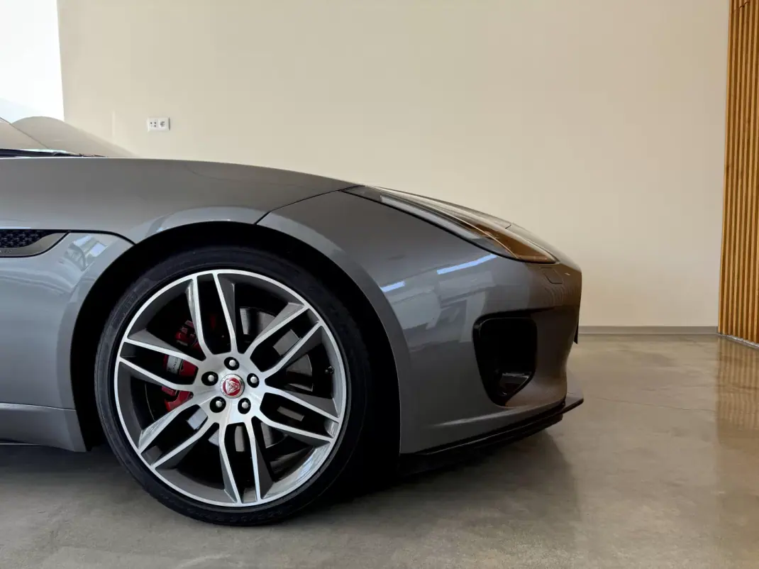 Jaguar F-Type 2018 - 46000 EUR, 64300 km - AUTO.MOTO.pt - 64300km - foto 68 de 135