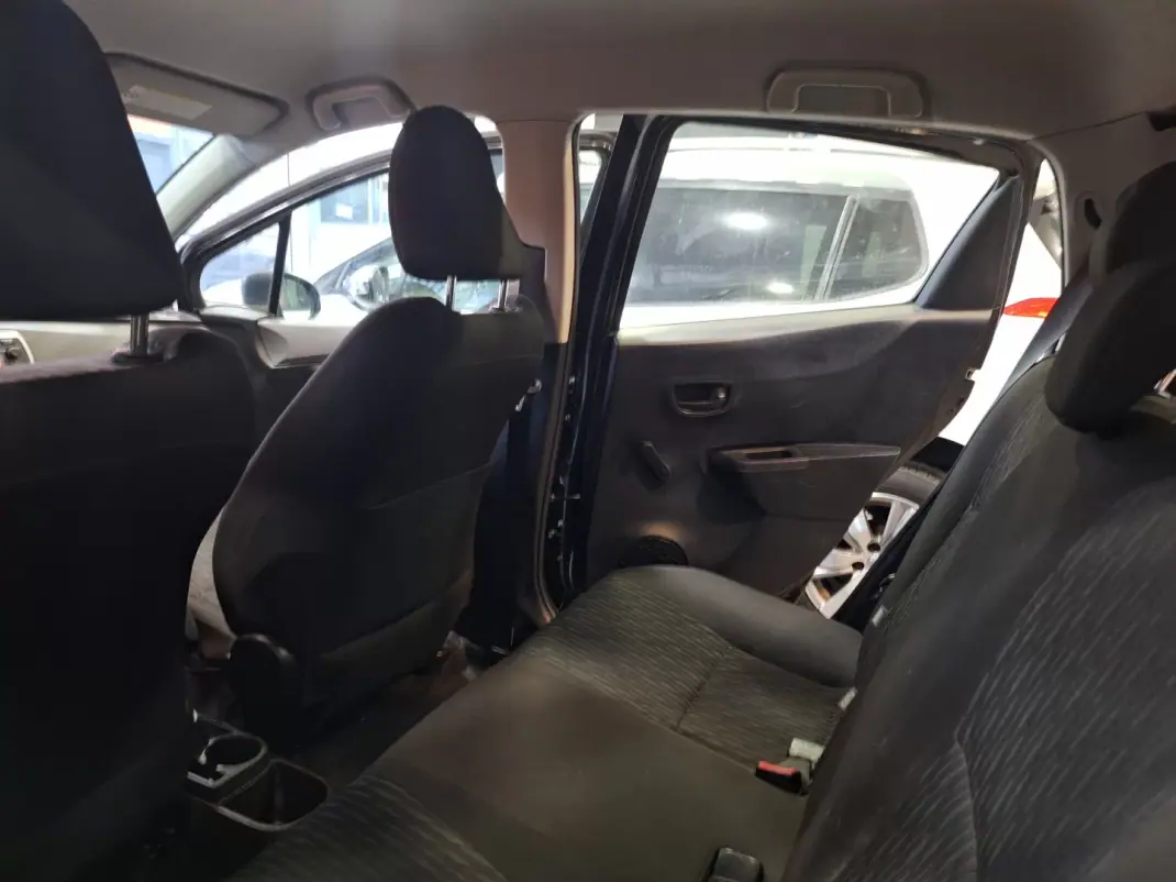 Toyota Yaris 2012 - 7900 EUR, 160000 km - AUTO.MOTO.pt - 160000km - foto 14 de 16