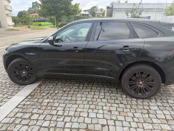 Jaguar F-Pace 2017 - 14000 EUR, 230000 km - 230000km - foto 4 de 8