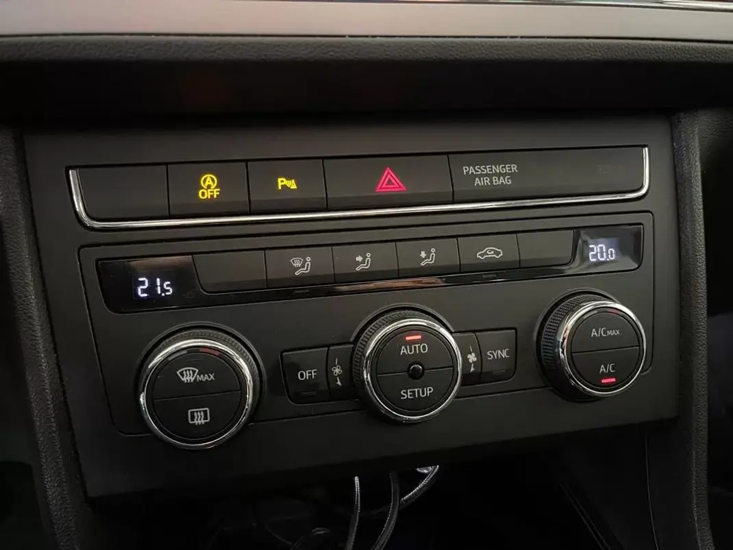 SEAT Leon ST 2018 - 11750 EUR, 195000 km - AUTO.MOTO.pt - 195000km - foto 26 de 35