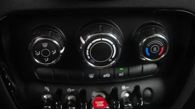 MINI Clubman 2018 - 24999 EUR, 131000 km - AUTO.MOTO.pt - 131000km - foto 15 de 37