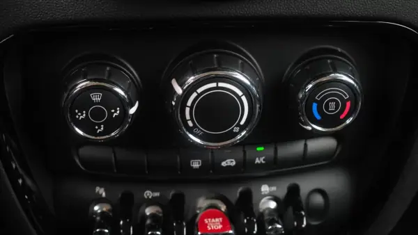 MINI Clubman 2018 - 24999 EUR, 131000 km - AUTO.MOTO.pt - 131000km - foto 15 de 37
