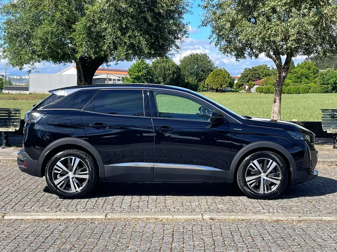 Peugeot 3008 2023 - 24900 EUR, 83000 km - AUTO.MOTO.pt - 83000km - foto 5 de 39