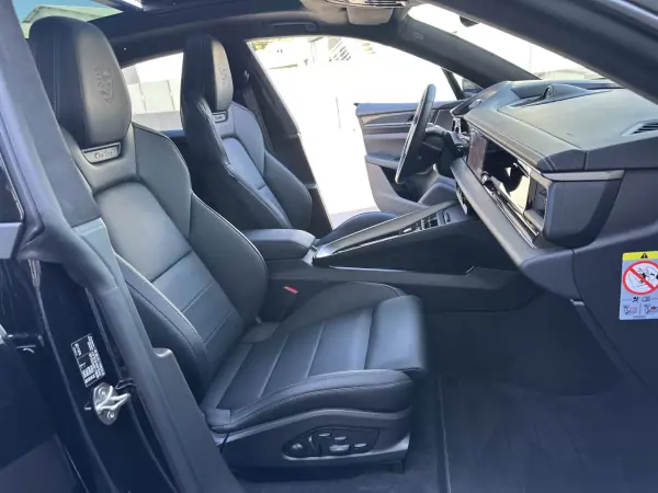 Porsche Macan 2025 - 127000 EUR, 12000 km - AUTO.MOTO.pt - 12000km - foto 53 de 80