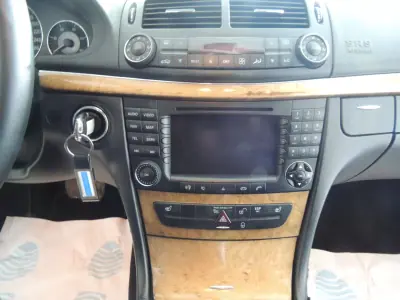 Mercedes-Benz E 220 2006 - 9950 EUR, 281100 km - AUTO.MOTO.pt - 281100km - foto 8 de 16