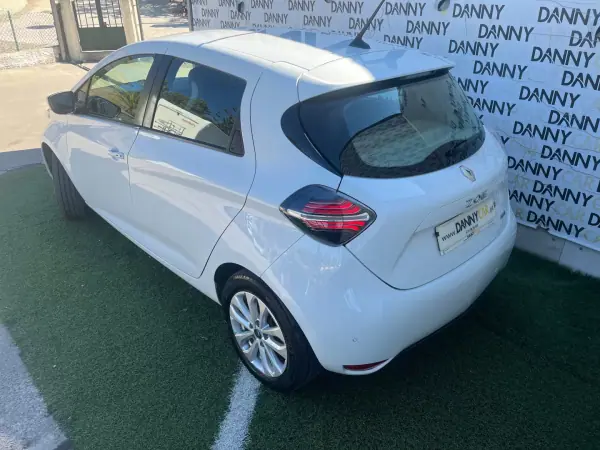 Renault Zoe 2020 - 15250 EUR, 83000 km - AUTO.MOTO.pt - 83000km - foto 9 de 11
