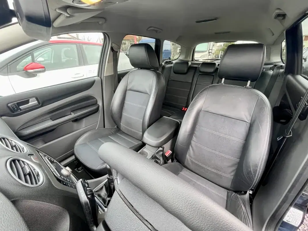 Ford Focus SW 2011 - 7750 EUR, 226741 km - AUTO.MOTO.pt - 226741km - foto 10 de 25