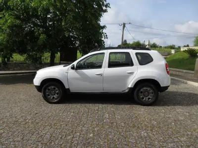 Dacia Duster 2015 - 10990 EUR, 208000 km - AUTO.MOTO.pt - 208000km - foto 5 de 35
