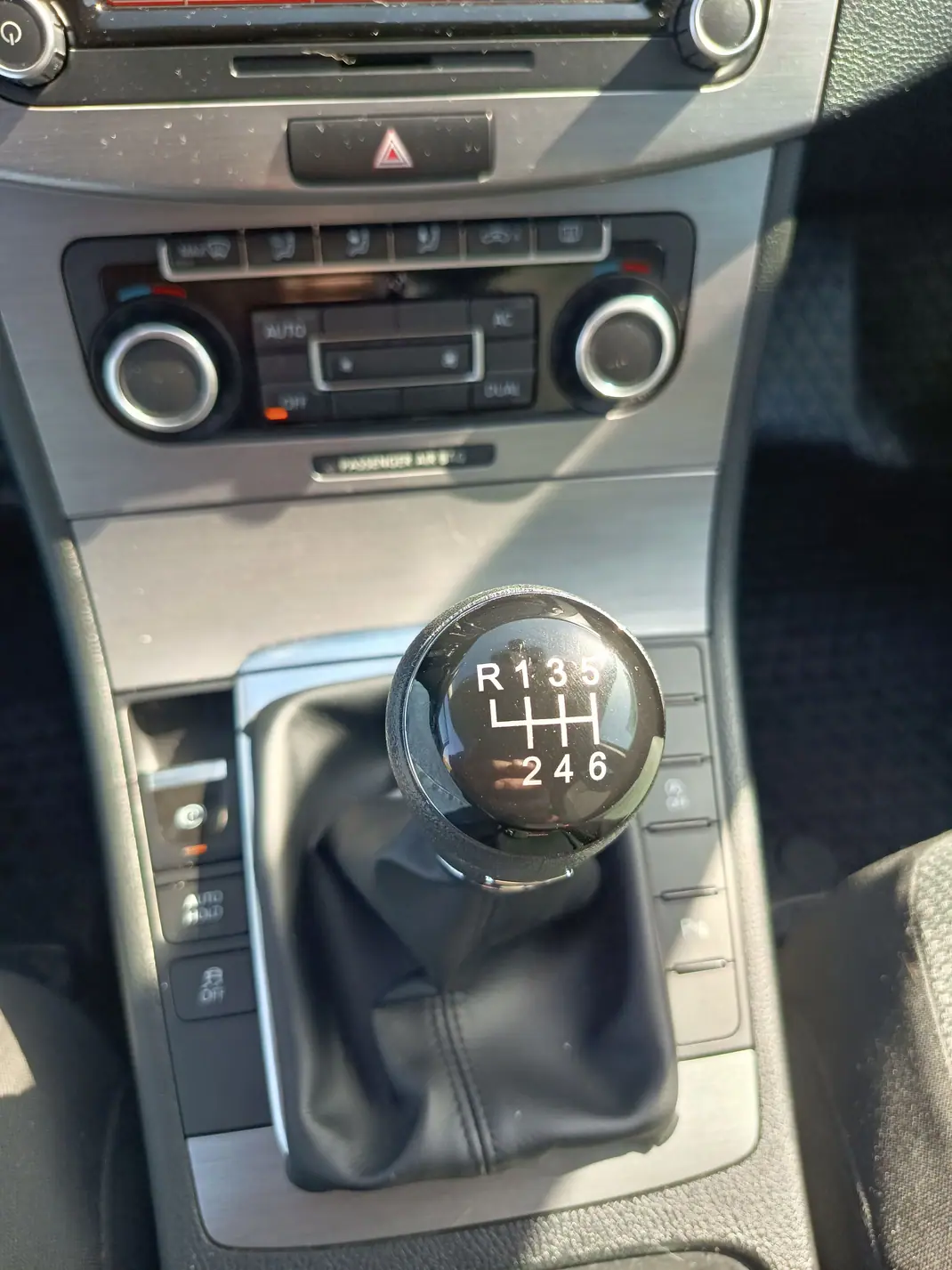 Volkswagen Passat Variant 2011 - 6565 EUR, 279000 km - 279000km - foto 7 de 14