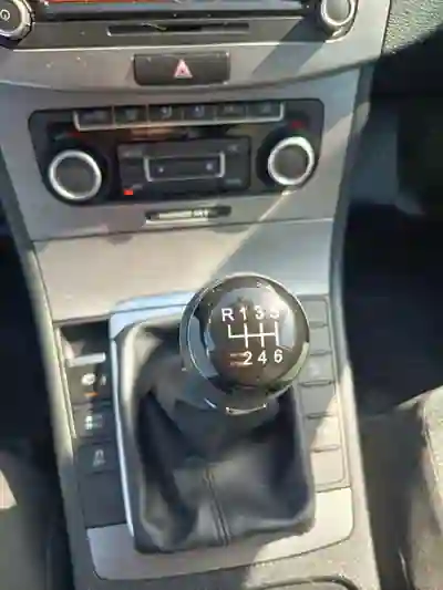 Volkswagen Passat Variant 2011 - 6565 EUR, 279000 km - 279000km - foto 7 de 14