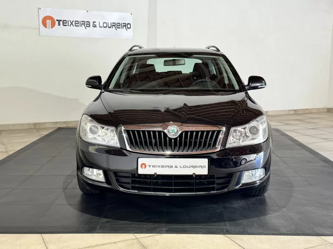 Skoda Octavia Break 2010 - 6900 EUR, 217525 km - 217525km - foto 2 de 22