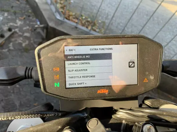 KTM Duke 990 R 2021 - 7950 EUR, 5429 km - AUTO.MOTO.pt - 5429km - foto 14 de 18