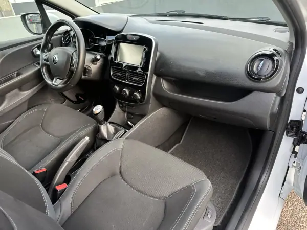 Renault Clio 2018 - 10900 EUR, 138929 km - AUTO.MOTO.pt - 138929km - foto 31 de 46