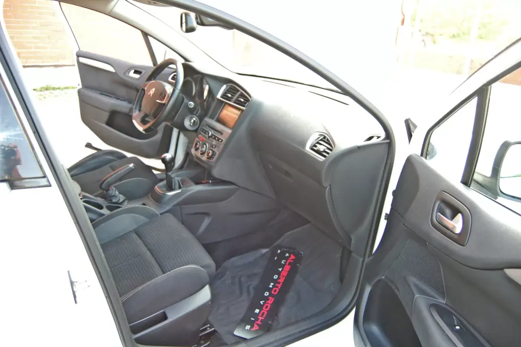 Citroën C4 2016 - 8990 EUR, 179000 km - AUTO.MOTO.pt - 179000km - foto 7 de 9