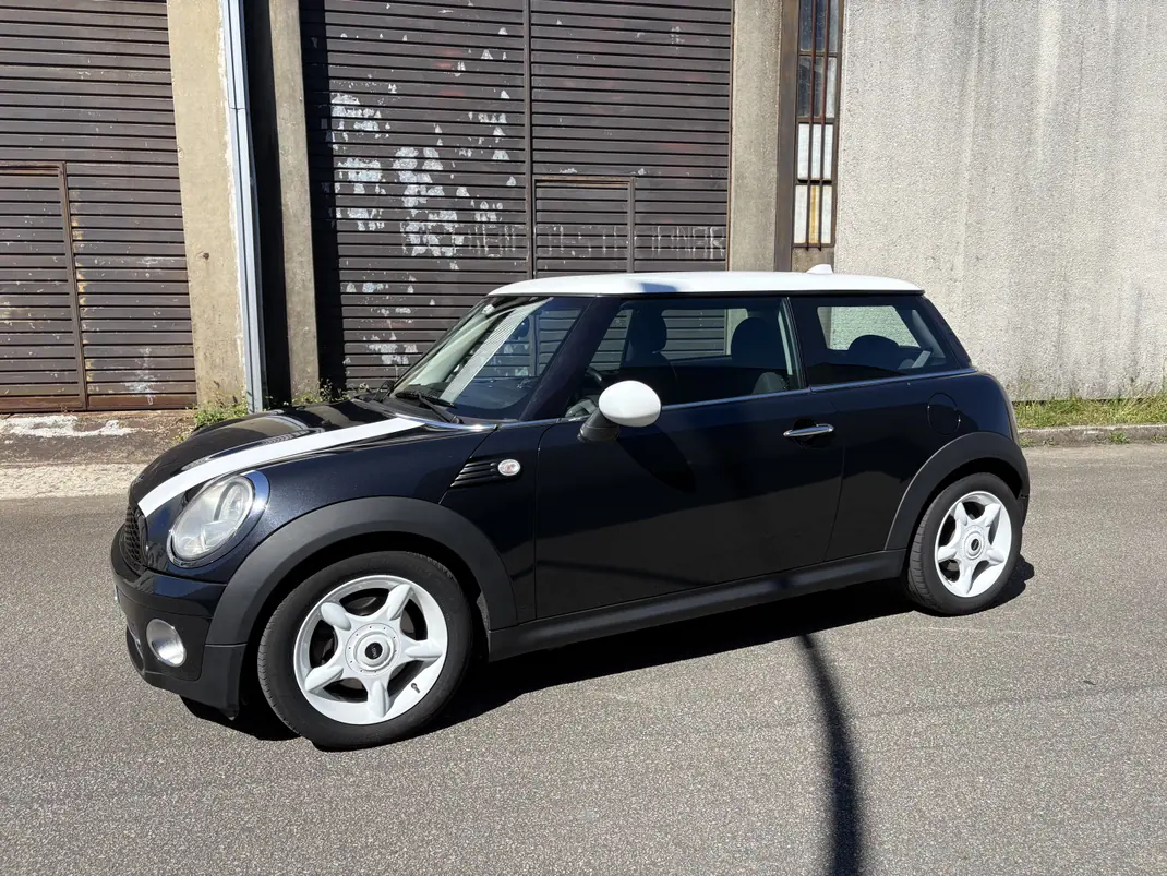 MINI Cooper 2008 - 8900 EUR, 210000 km - AUTO.MOTO.pt - 210000km - foto 1 de 12