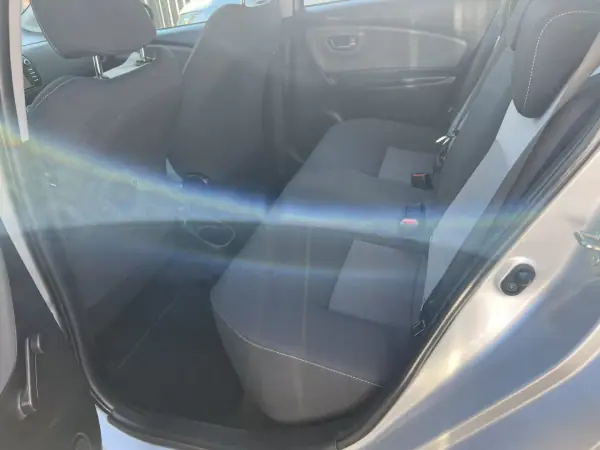 Toyota Yaris 2020 - 13900 EUR, 129600 km - AUTO.MOTO.pt - 129600km - foto 10 de 16