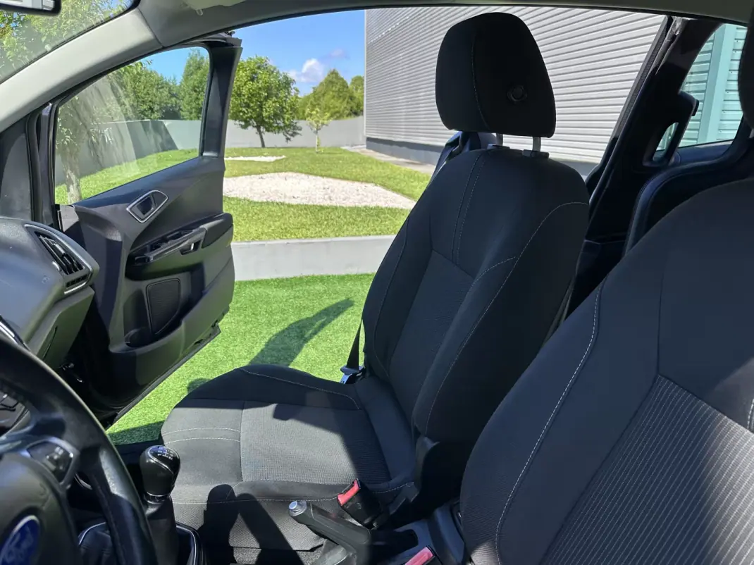 Ford B-Max 2017 - 9900 EUR, 130000 km - AUTO.MOTO.pt - 130000km - foto 29 de 53