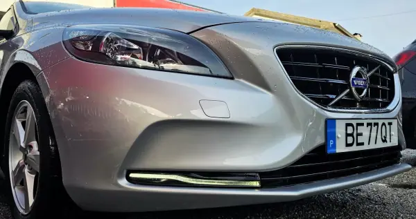 Volvo V40 2014 - 11500 EUR, 154200 km - AUTO.MOTO.pt - 154200km - foto 13 de 20