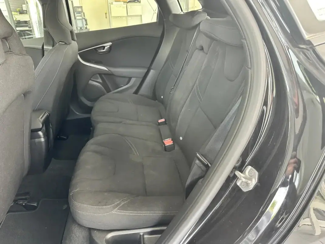 Volvo V40 2018 - 16890 EUR, 100139 km - 100139km - foto 17 de 21