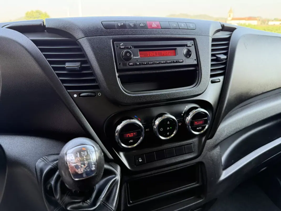 Iveco Daily 2019 - 28990 EUR, 175000 km - 175000km - foto 17 de 27