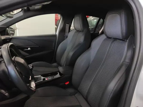 Peugeot 208 2021 - 13990 EUR, 80000 km - AUTO.MOTO.pt - 80000km - foto 32 de 49