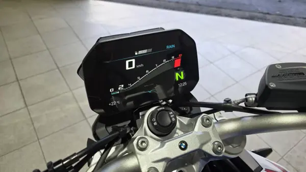 BMW F 900 R 2023 - 10900 EUR, 1060 km - AUTO.MOTO.pt - 1060km - foto 20 de 23