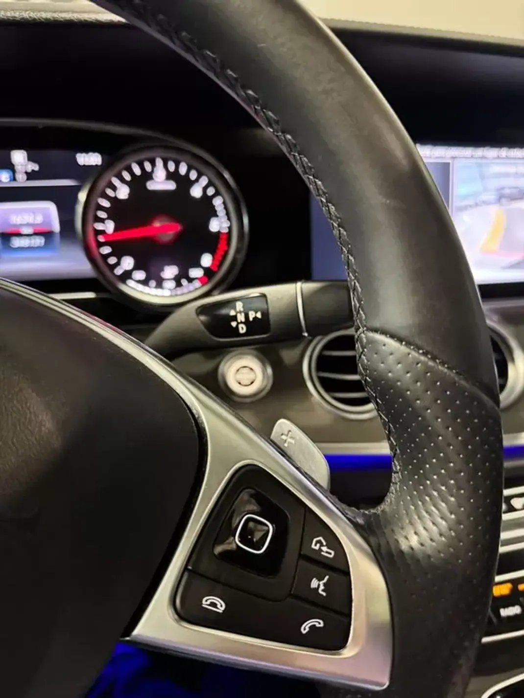 Mercedes-Benz E 220 2017 - 23900 EUR, 348000 km - 348000km - foto 26 de 58
