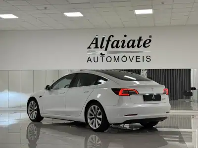 Tesla Model 3 2019 - 24890 EUR, 118800 km - AUTO.MOTO.pt - 118800km - foto 7 de 29