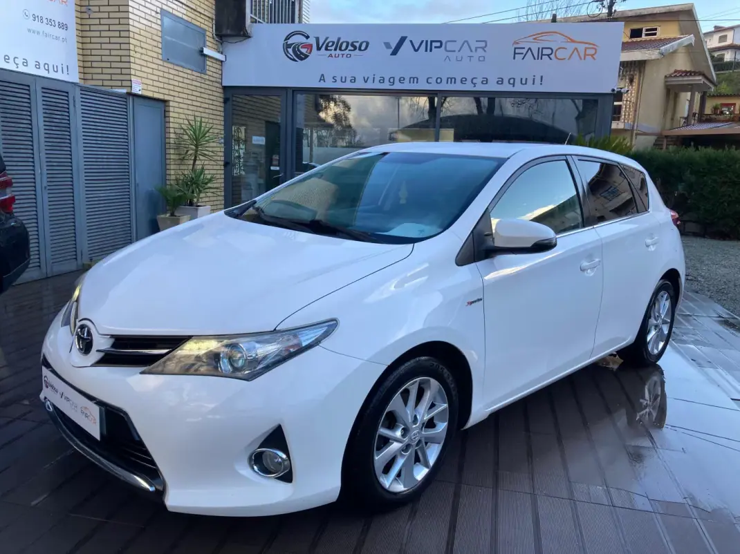 Toyota Auris 2013 - 13250 EUR, 145685 km - AUTO.MOTO.pt - 145685km - foto 1 de 15