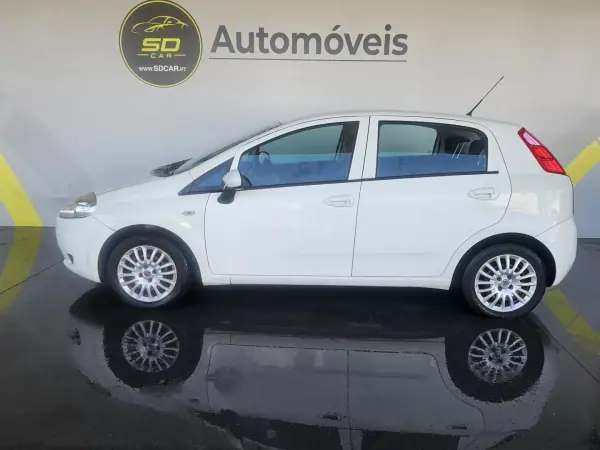 Fiat Punto 2011 - 4750 EUR, 174000 km - AUTO.MOTO.pt - 174000km - foto 2 de 9