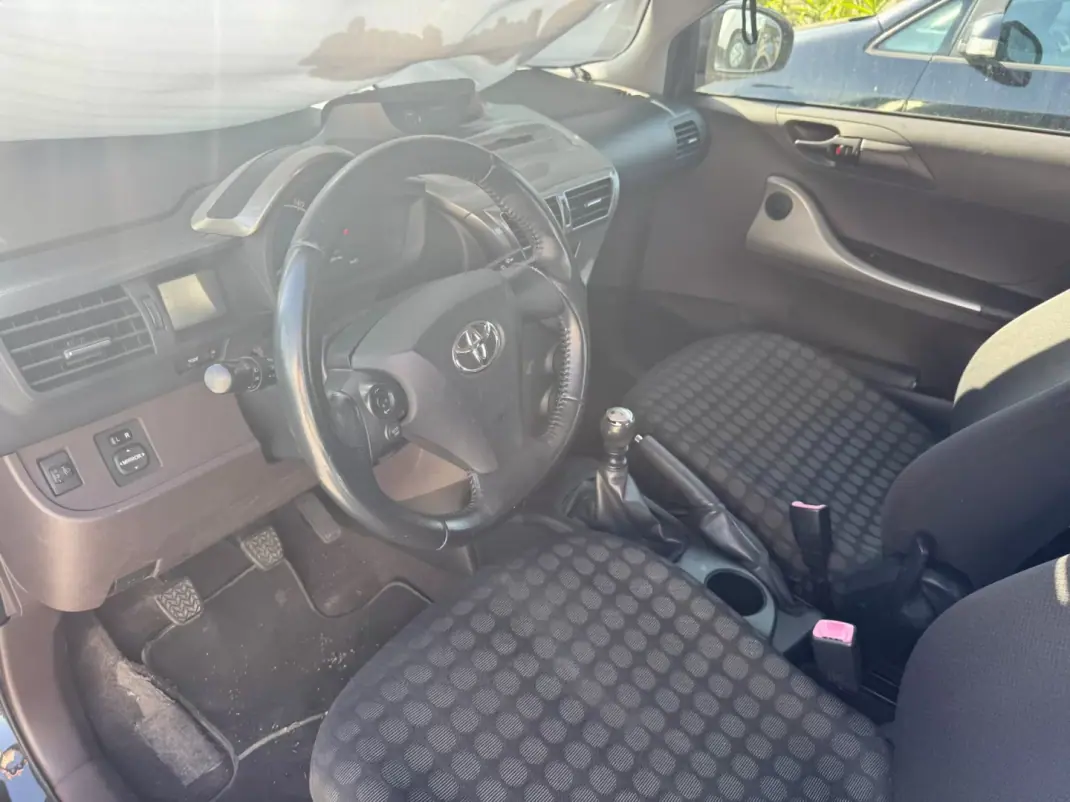 Toyota iQ 2009 - 5990 EUR, 79000 km - 79000km - foto 5 de 8