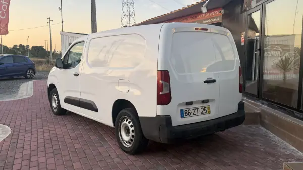 Peugeot Partner 2020 - 12990 EUR, 130000 km - AUTO.MOTO.pt - 130000km - foto 10 de 23
