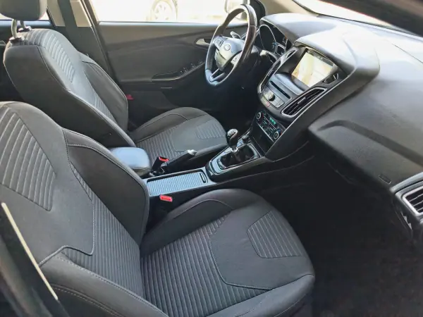 Ford Focus 2018 - 11500 EUR, 95000 km - AUTO.MOTO.pt - 95000km - foto 11 de 23