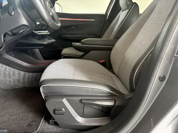 Renault Mégane E-Tech 2023 - 25500 EUR, 58000 km - AUTO.MOTO.pt - 58000km - foto 73 de 121