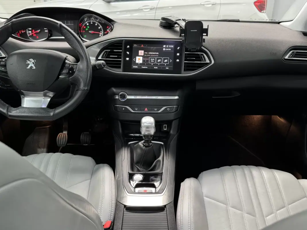 Peugeot 308 2018 - 11890 EUR, 159000 km - AUTO.MOTO.pt - 159000km - foto 20 de 35