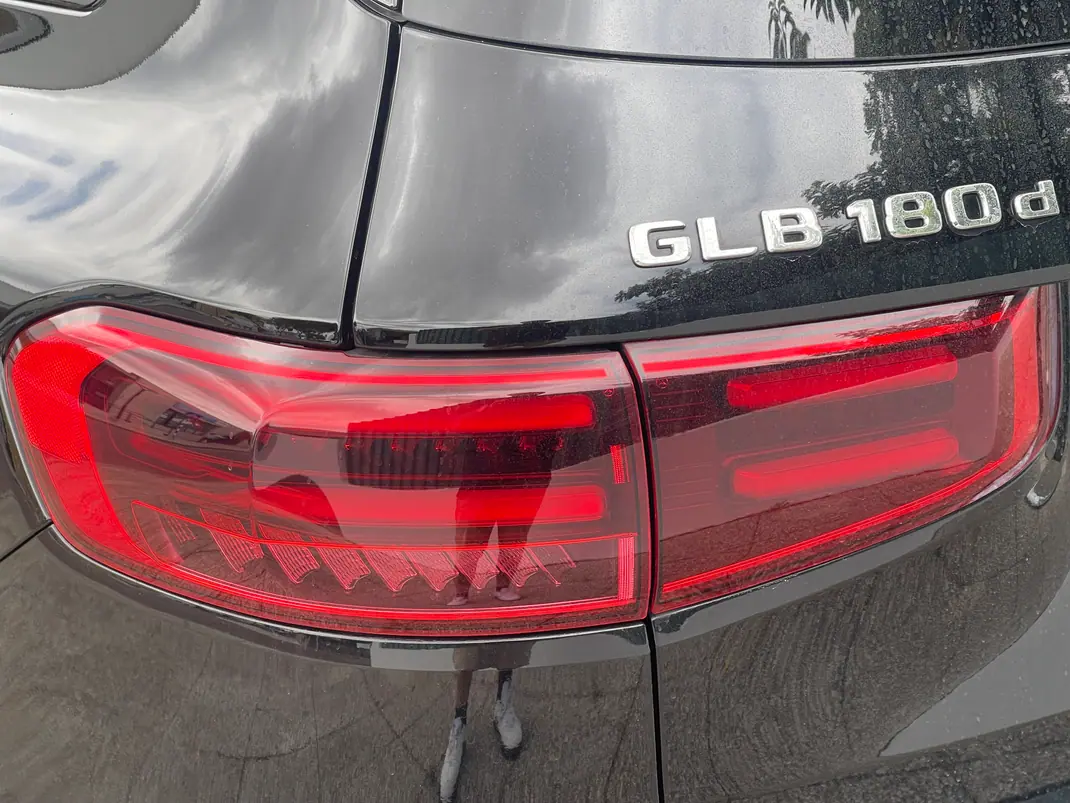 Mercedes-Benz GLB 180 2024 - 49999 EUR, 58000 km - AUTO.MOTO.pt - 58000km - foto 4 de 8