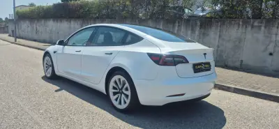 Tesla Model 3 2022 - 30000 EUR, 48000 km - AUTO.MOTO.pt - 48000km - foto 16 de 18