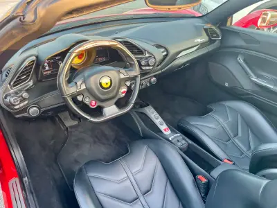 Ferrari 488 2017 - 299750 EUR, 26250 km - AUTO.MOTO.pt - 26250km - foto 19 de 26