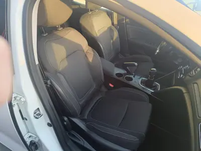 Renault Mégane 2019 - 12900 EUR, 192111 km - AUTO.MOTO.pt - 192111km - foto 16 de 26