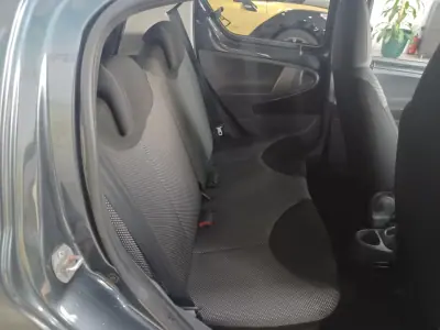 Toyota Aygo 2011 - 6790 EUR, 110561 km - AUTO.MOTO.pt - 110561km - foto 21 de 33