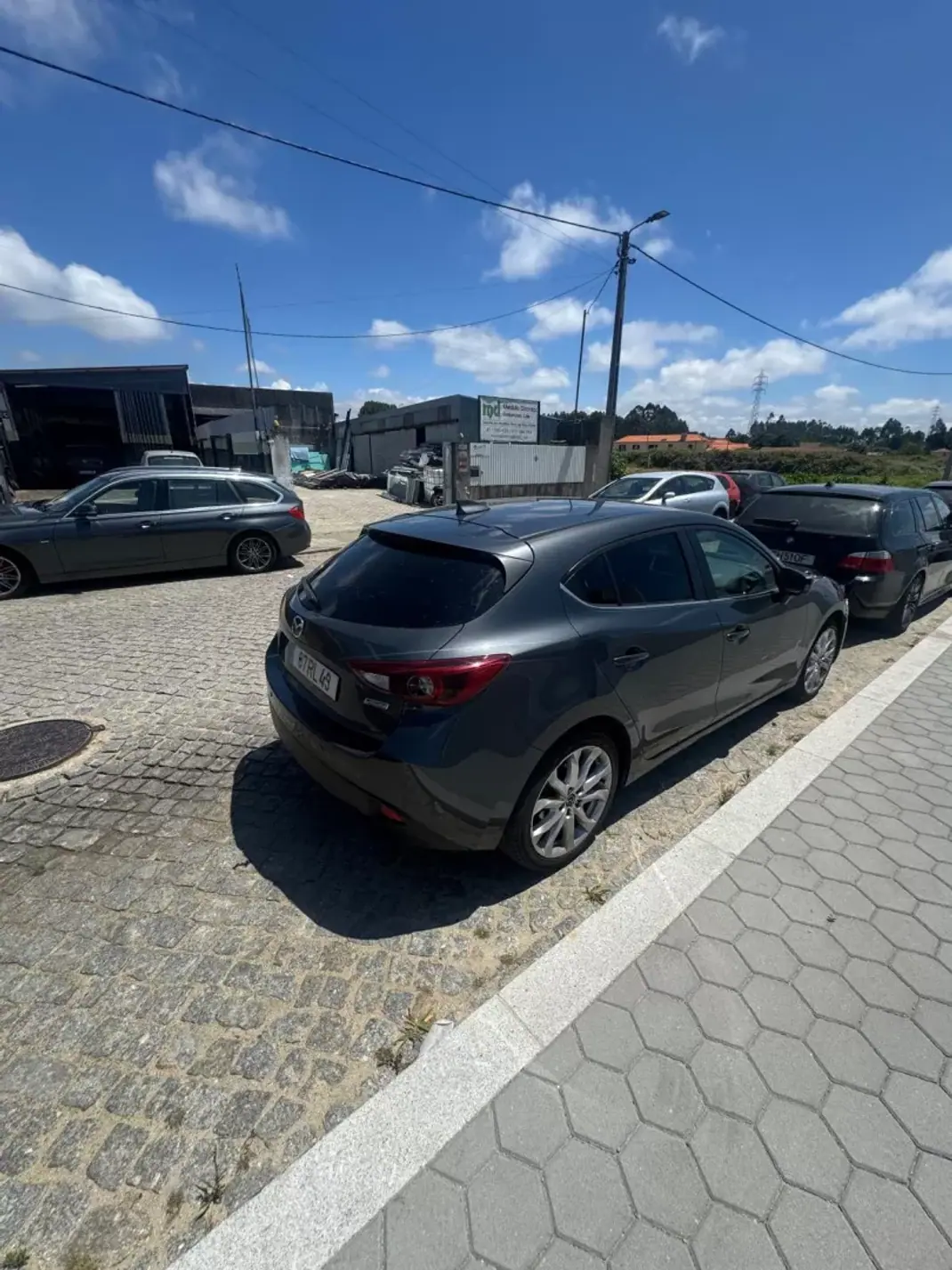 Mazda 3 2016 - 9990 EUR, 200000 km - 200000km - foto 3 de 10